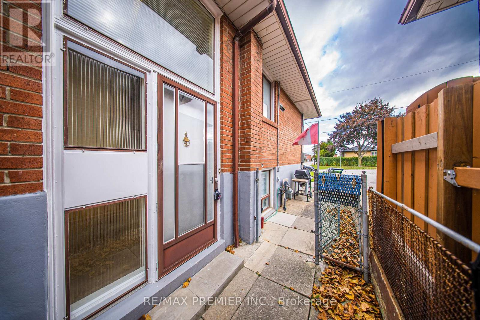 46 Samba Drive, Toronto, Ontario  M9M 2N1 - Photo 3 - W12740146