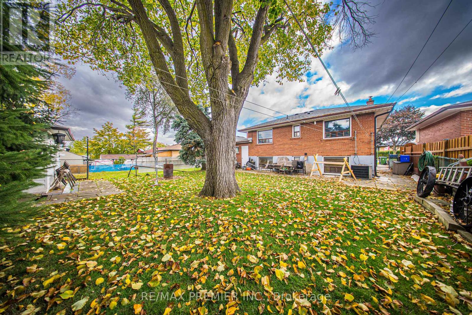 46 Samba Drive, Toronto, Ontario  M9M 2N1 - Photo 4 - W12740146