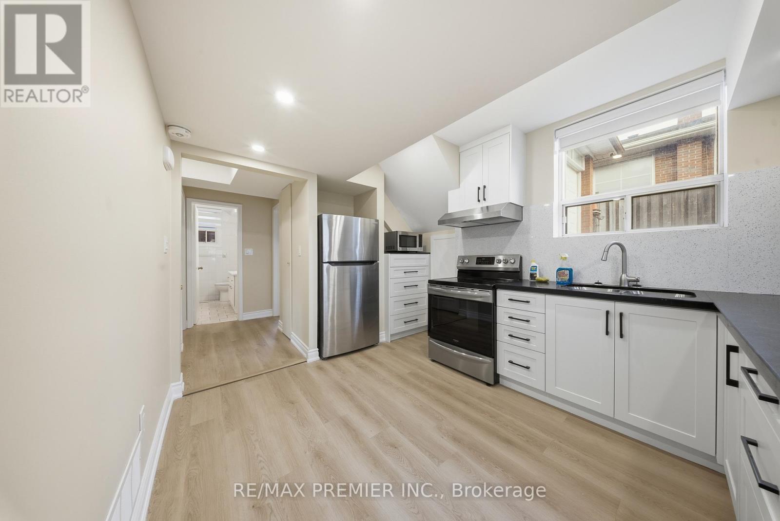 46 Samba Drive, Toronto, Ontario  M9M 2N1 - Photo 8 - W12740146