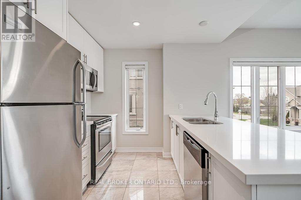 2305 Natasha Circle, Oakville, Ontario  L6M 1P2 - Photo 9 - W12740174