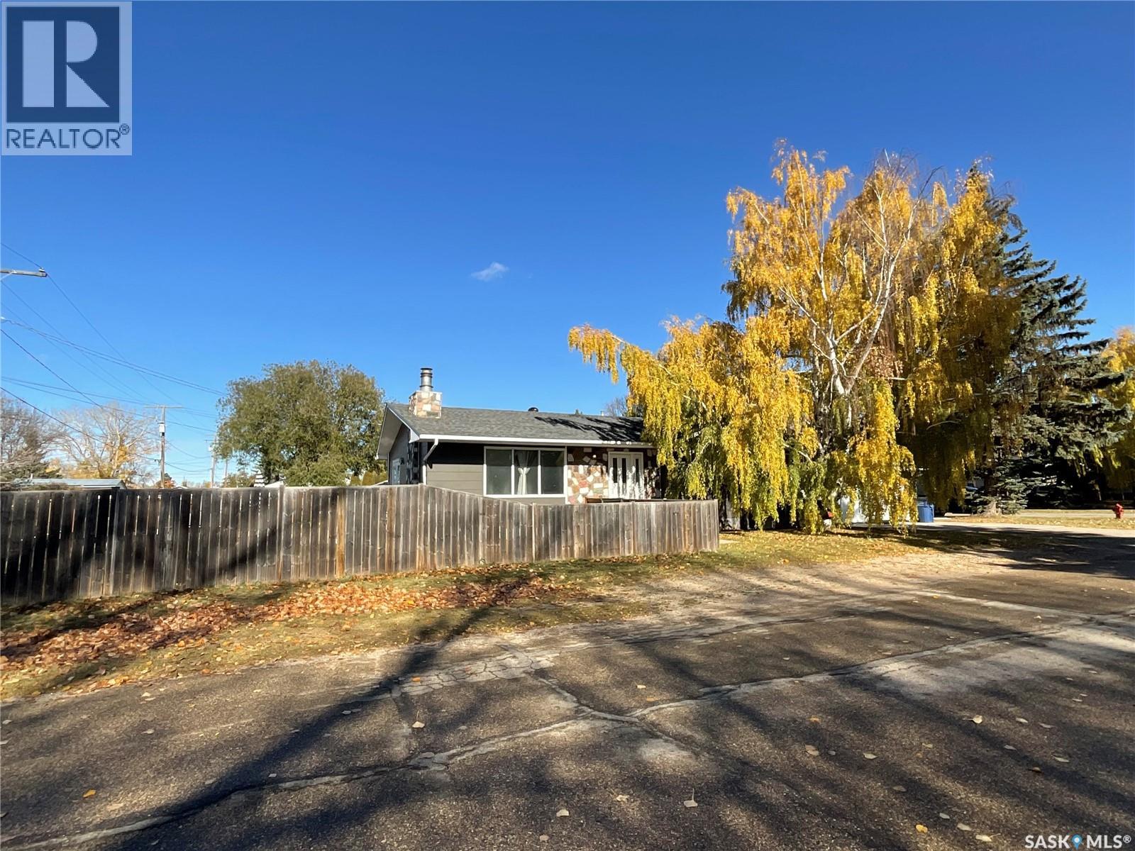 511 6th Avenue, Cudworth, Saskatchewan  S0K 1B0 - Photo 2 - SK021211