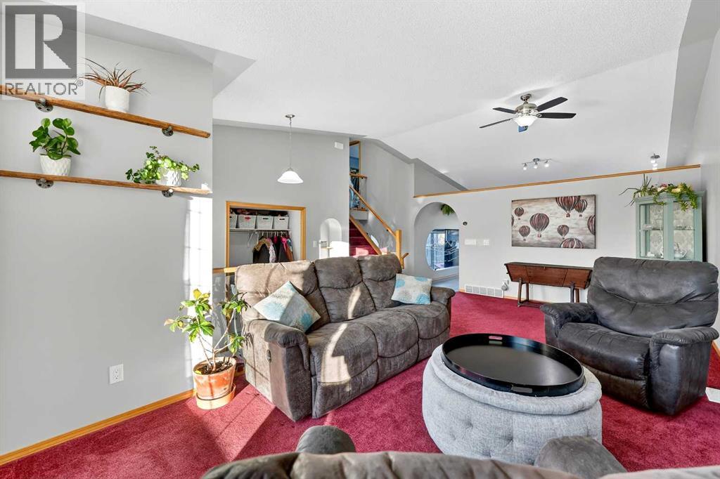 1336 Meadowbrook Drive Se, Airdrie, Alberta  T4A 2B3 - Photo 5 - A2279536