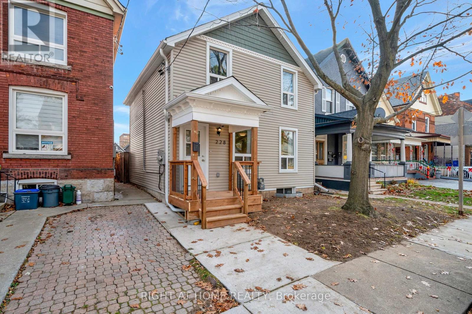 MAIN - 228 MARY STREET, Hamilton, Ontario