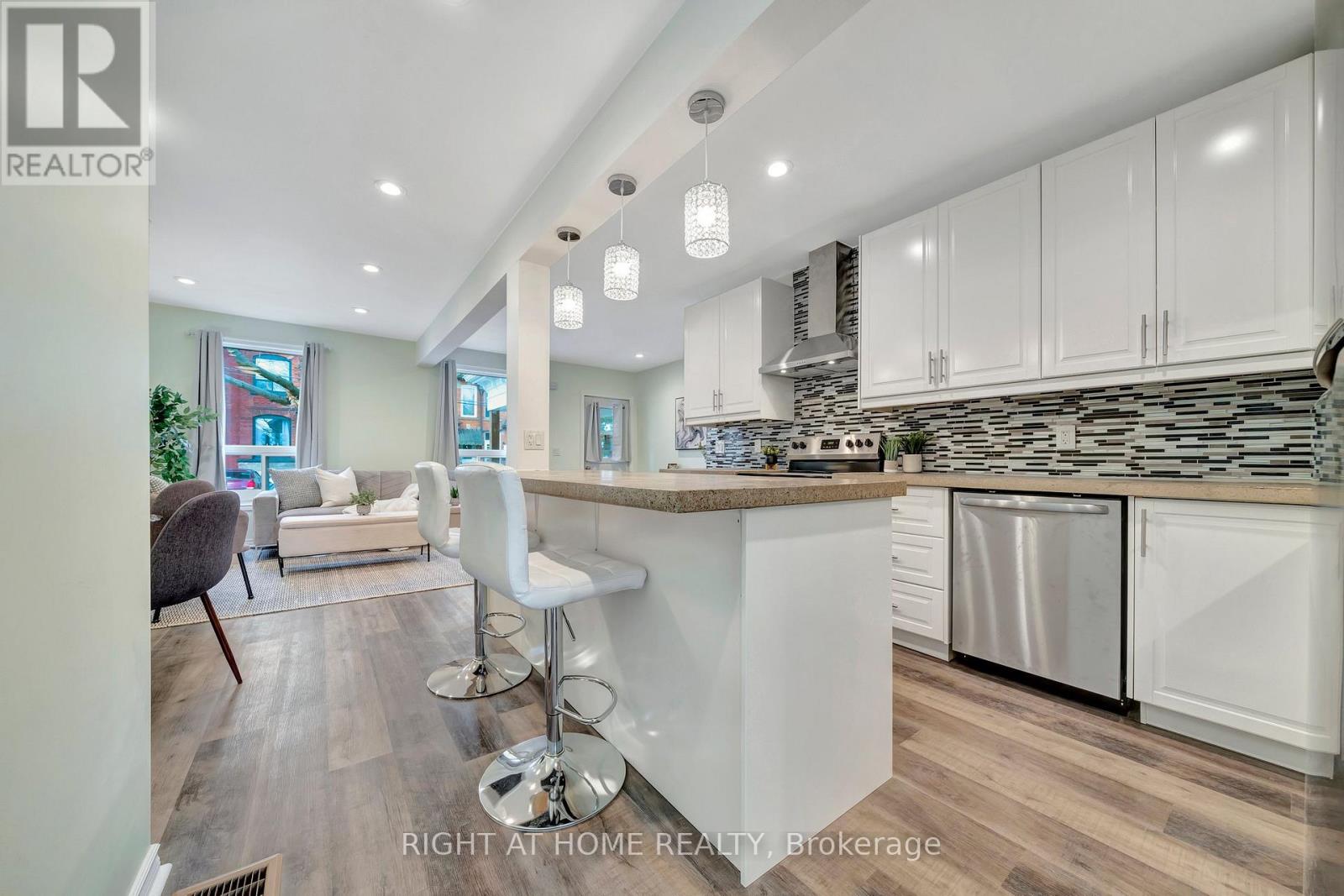 Main - 228 Mary Street, Hamilton, Ontario  L8L 4W1 - Photo 10 - X12740112