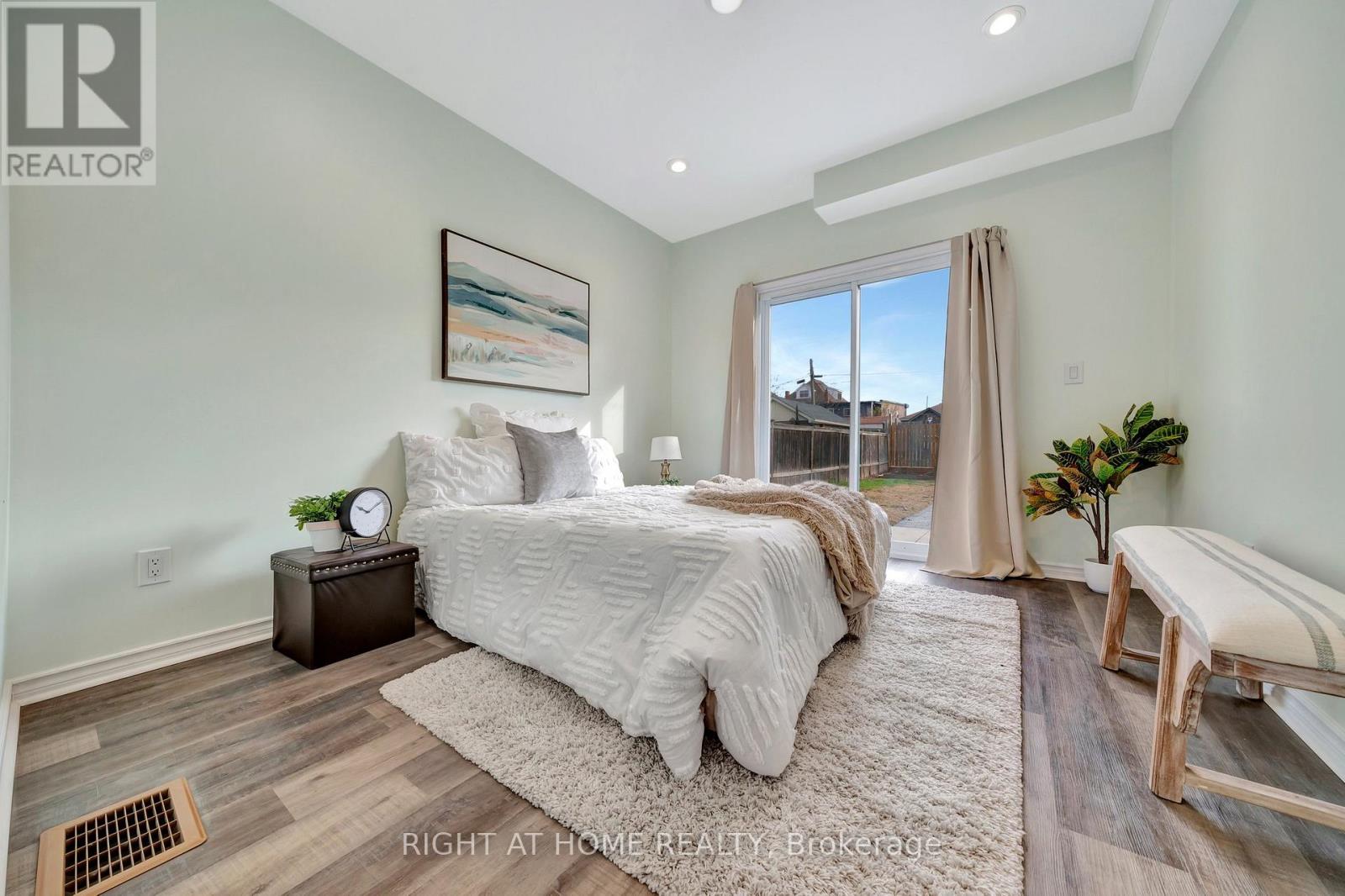 Main - 228 Mary Street, Hamilton, Ontario  L8L 4W1 - Photo 12 - X12740112