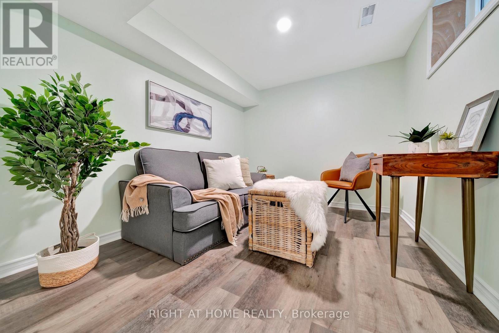 Main - 228 Mary Street, Hamilton, Ontario  L8L 4W1 - Photo 18 - X12740112