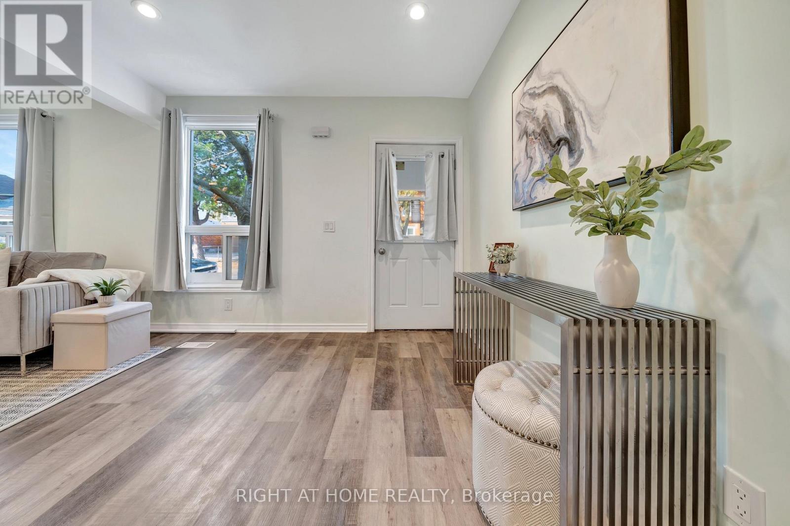 Main - 228 Mary Street, Hamilton, Ontario  L8L 4W1 - Photo 3 - X12740112