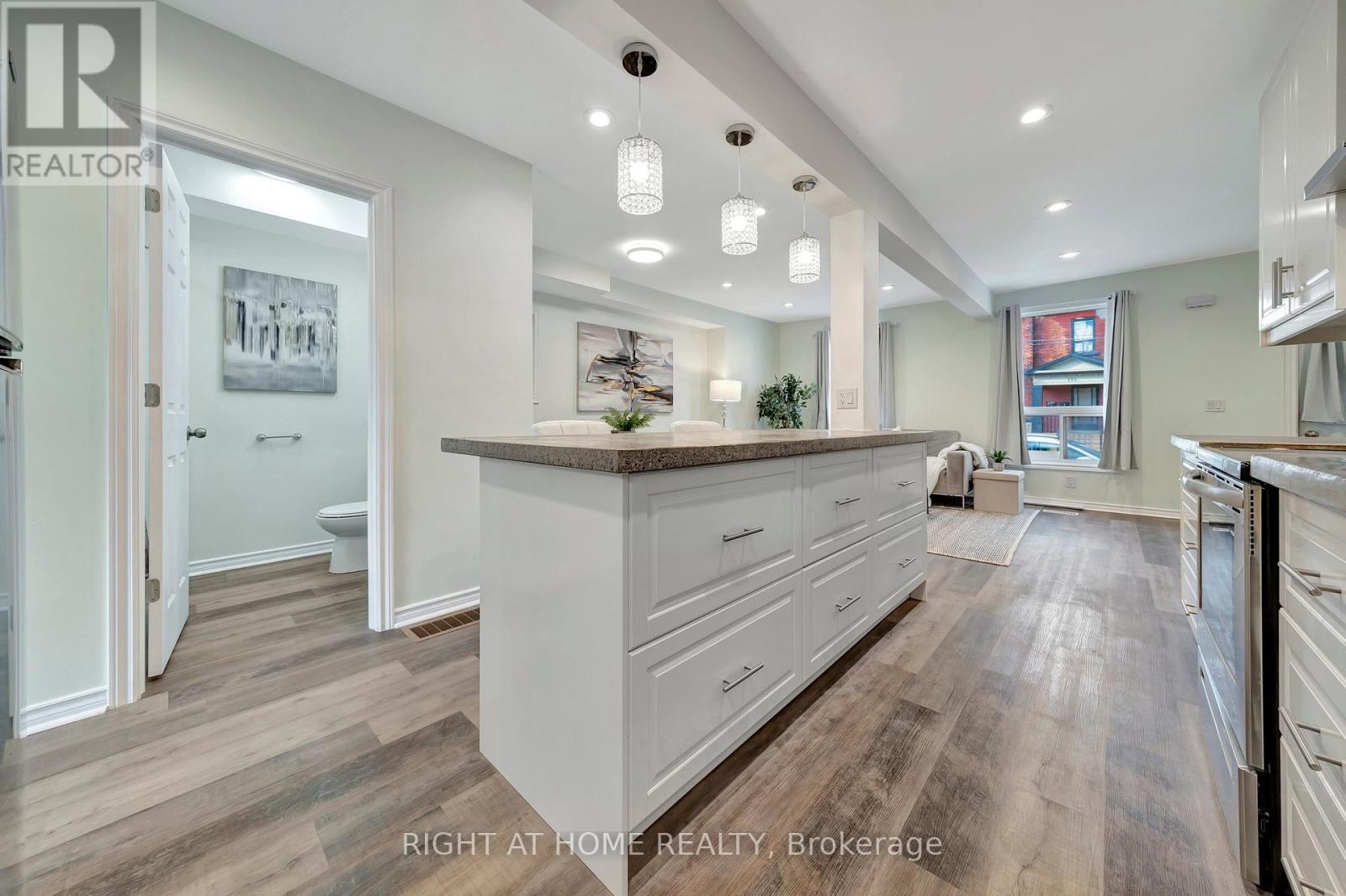 Main - 228 Mary Street, Hamilton, Ontario  L8L 4W1 - Photo 7 - X12740112