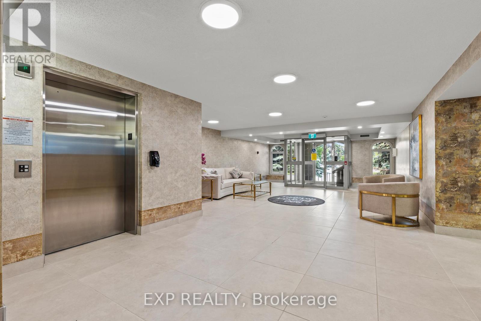 301 - 990 Golf Links Road, Hamilton, Ontario  L9K 1J8 - Photo 4 - X12740154