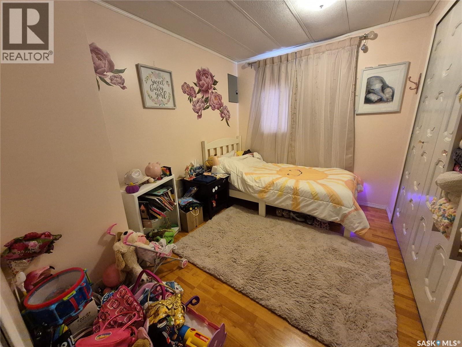 129 17th Street Ne, Weyburn, Saskatchewan  S4H 2N3 - Photo 10 - SK027625