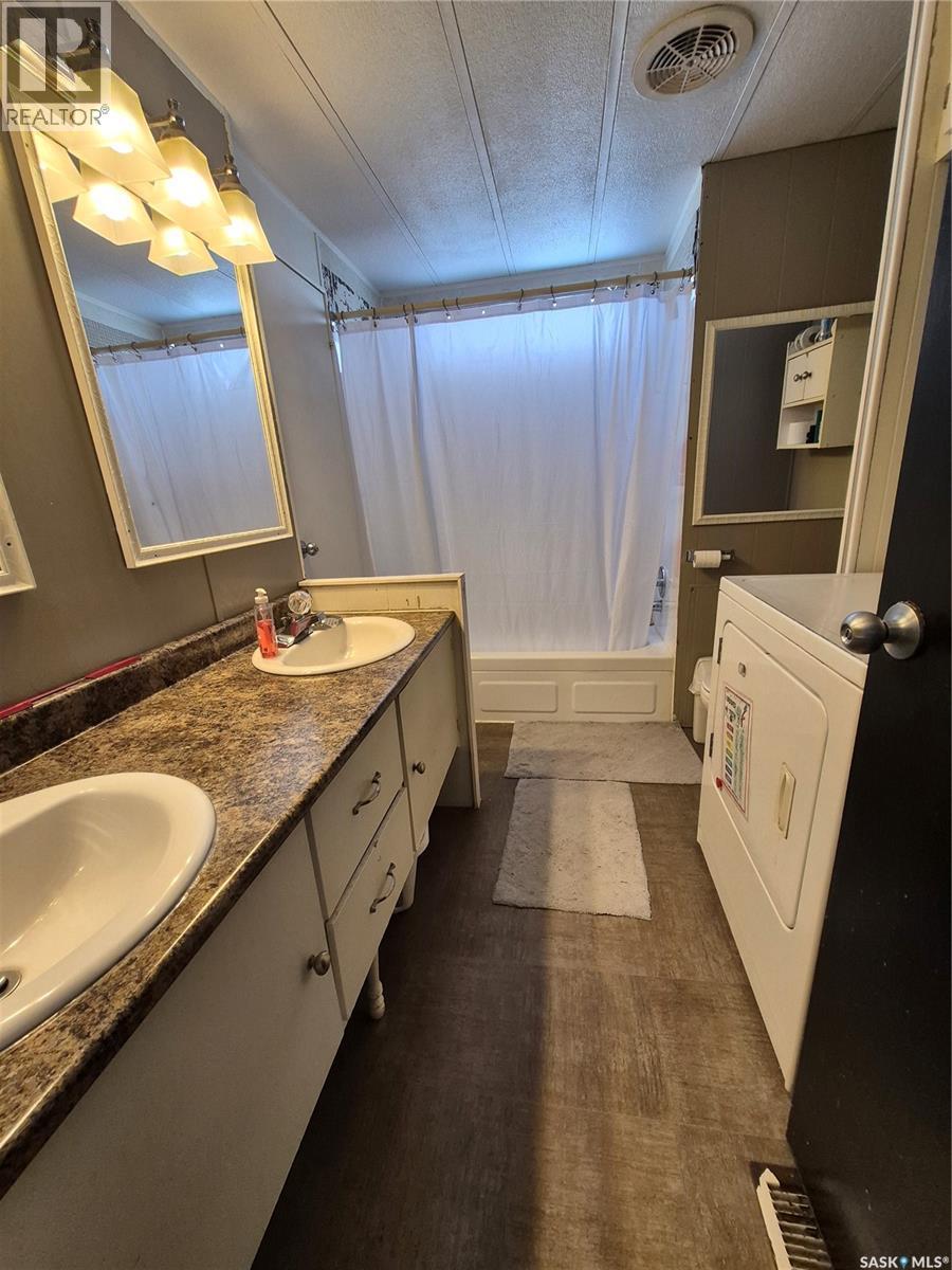 129 17th Street Ne, Weyburn, Saskatchewan  S4H 2N3 - Photo 11 - SK027625