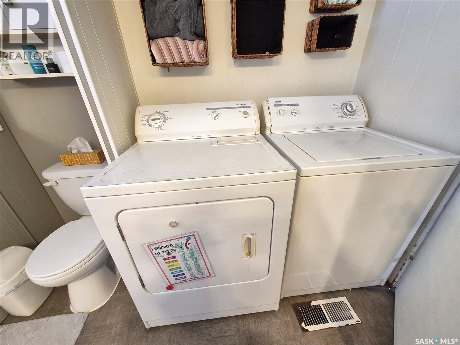 129 17th Street Ne, Weyburn, Saskatchewan  S4H 2N3 - Photo 12 - SK027625