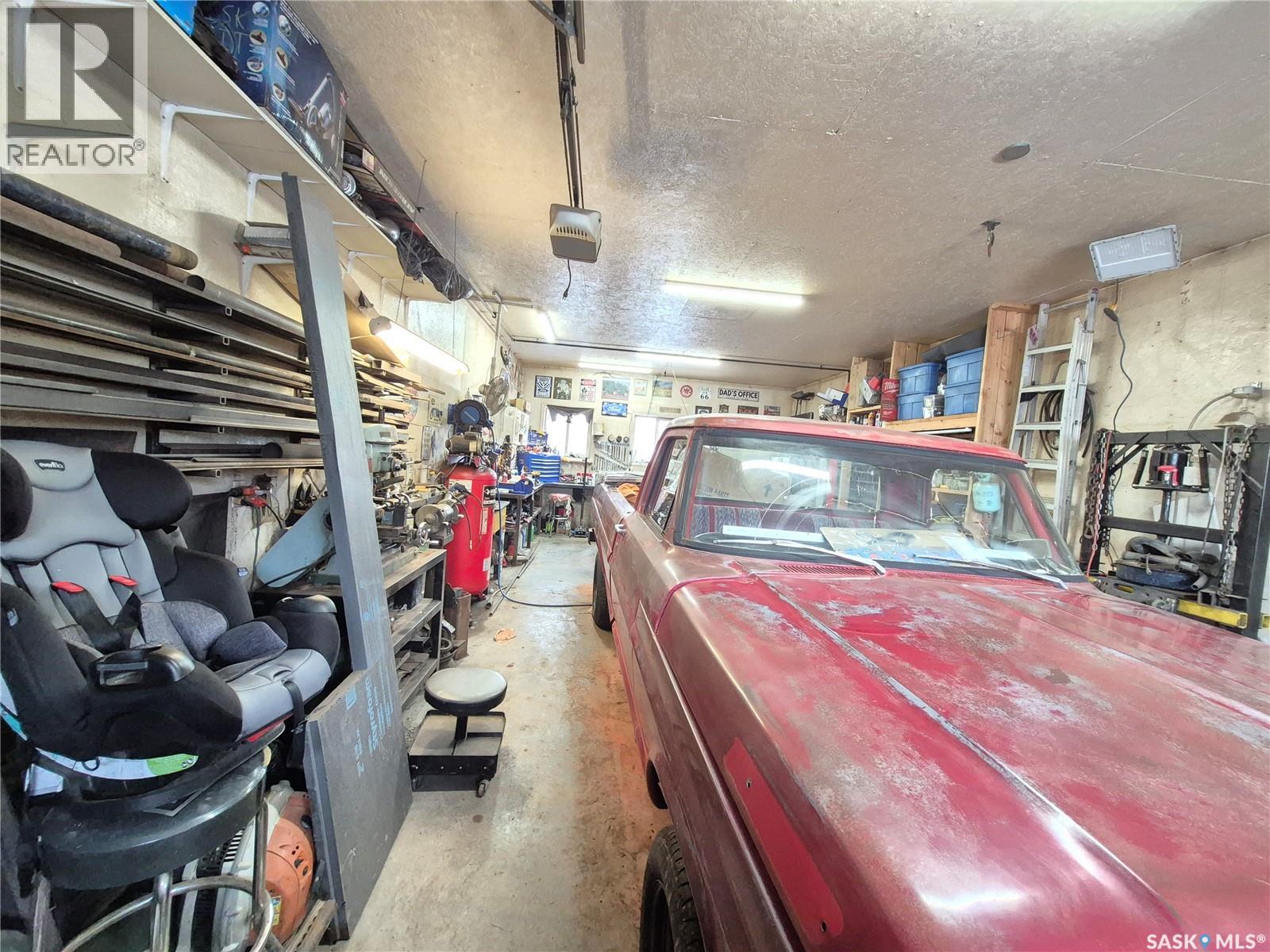 129 17th Street Ne, Weyburn, Saskatchewan  S4H 2N3 - Photo 18 - SK027625