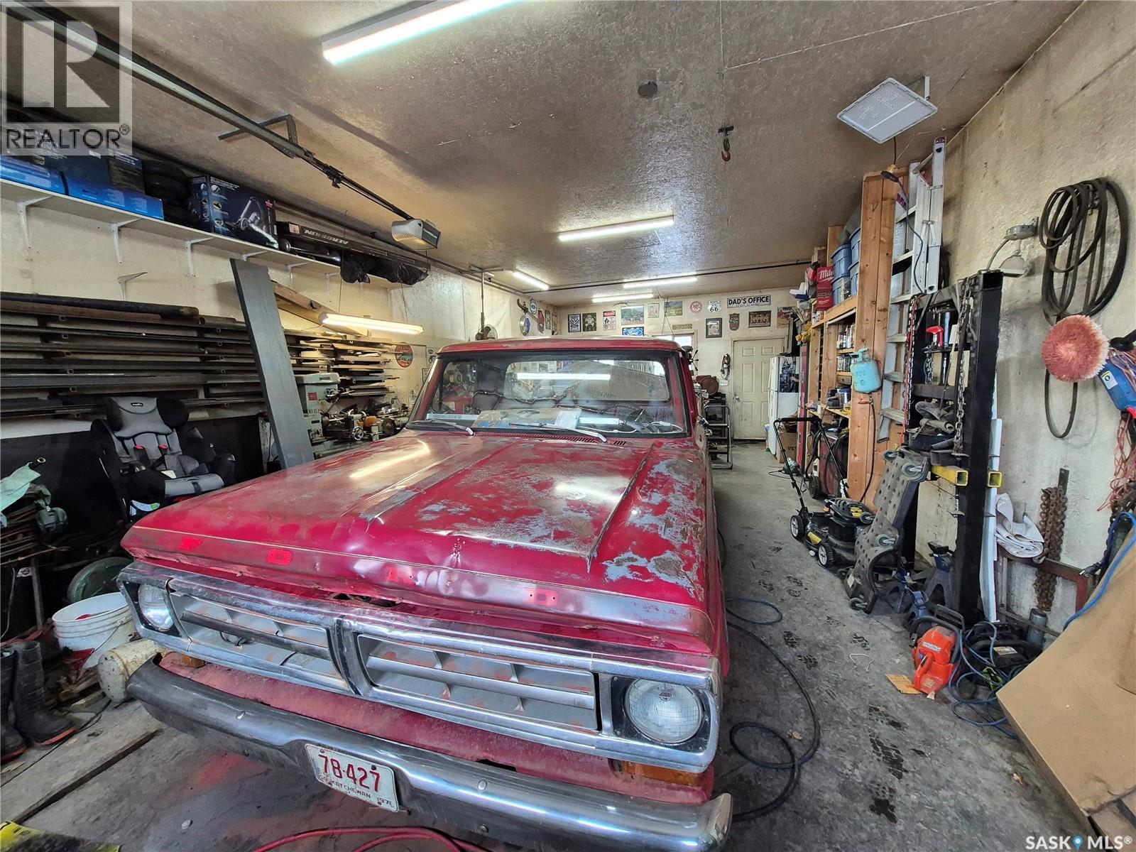 129 17th Street Ne, Weyburn, Saskatchewan  S4H 2N3 - Photo 19 - SK027625