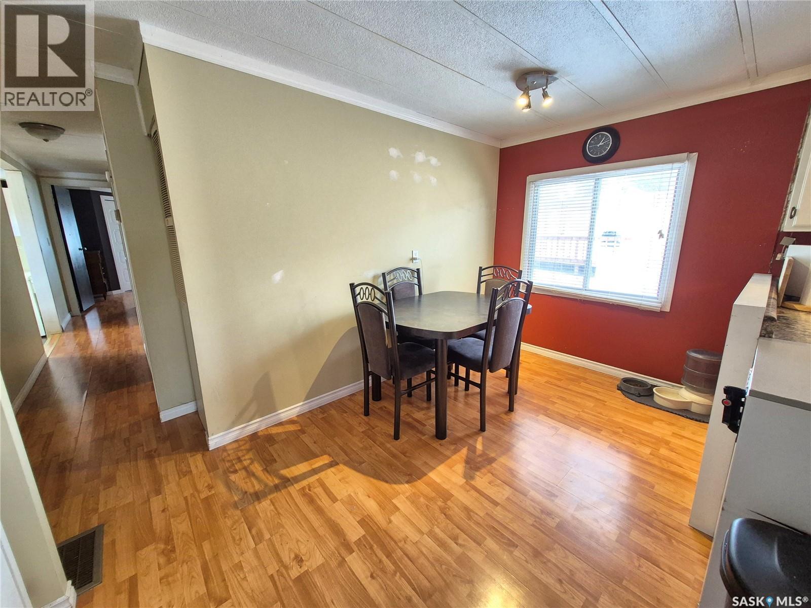 129 17th Street Ne, Weyburn, Saskatchewan  S4H 2N3 - Photo 2 - SK027625