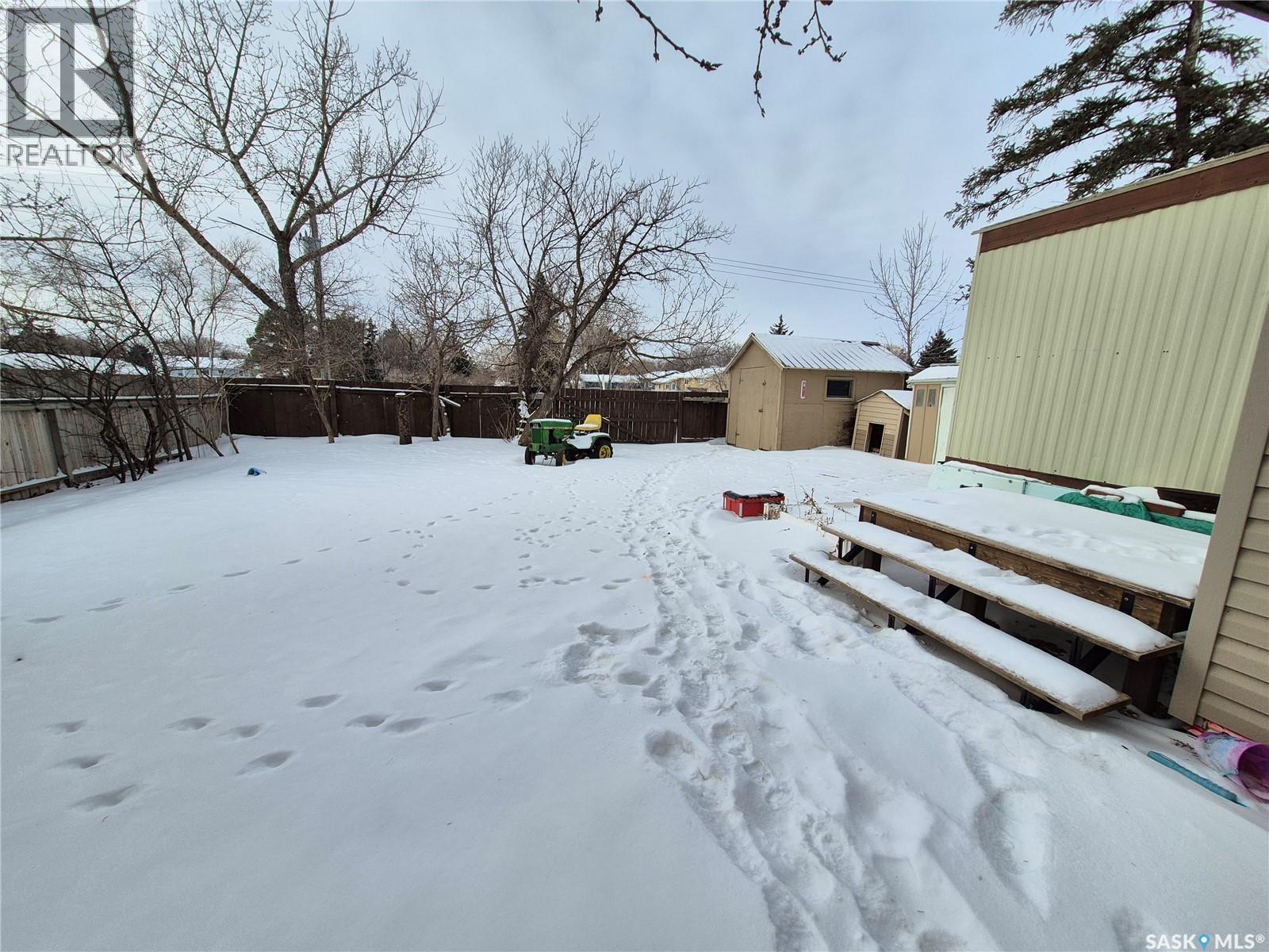 129 17th Street Ne, Weyburn, Saskatchewan  S4H 2N3 - Photo 21 - SK027625