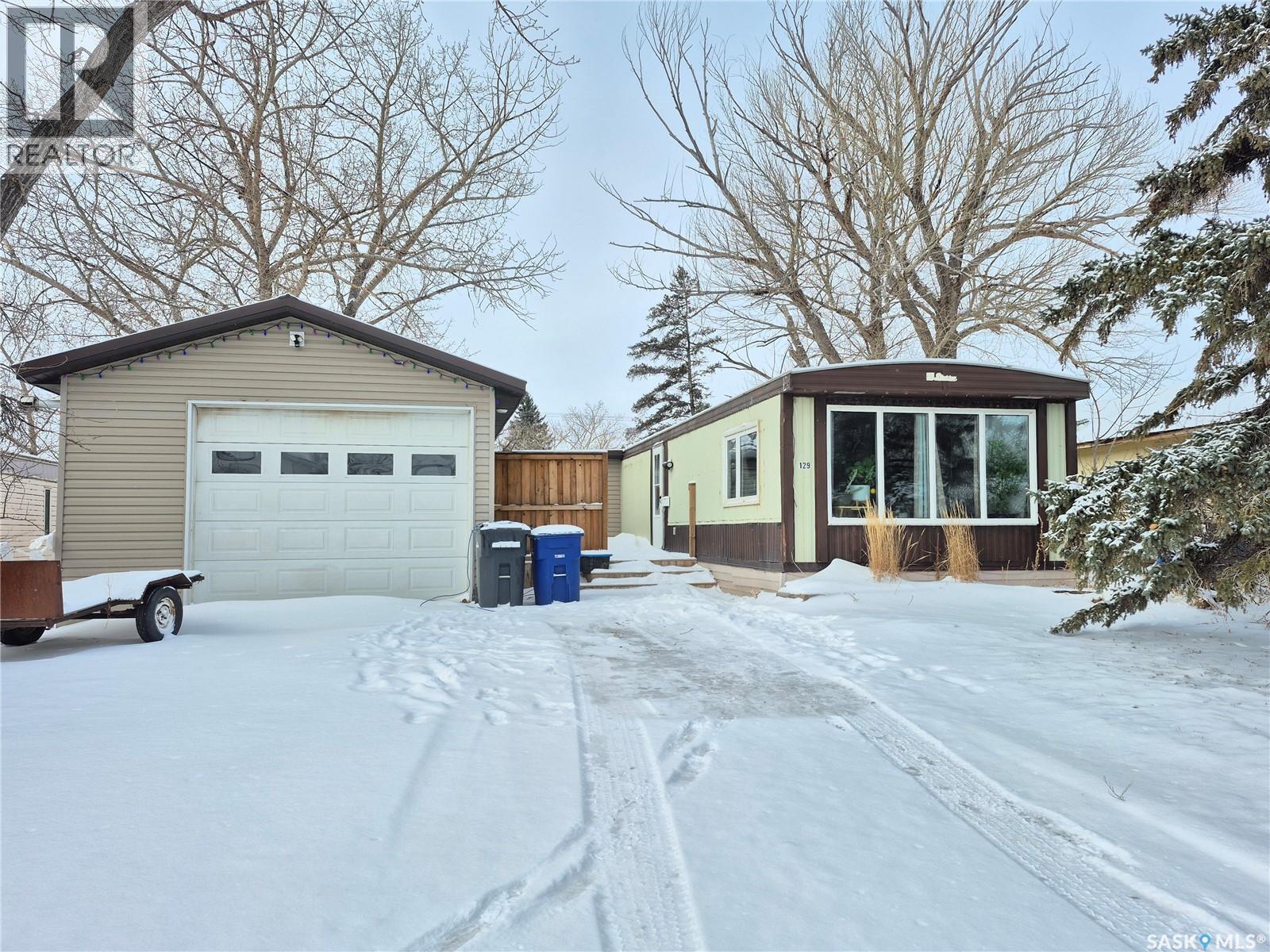 129 17th Street Ne, Weyburn, Saskatchewan  S4H 2N3 - Photo 23 - SK027625