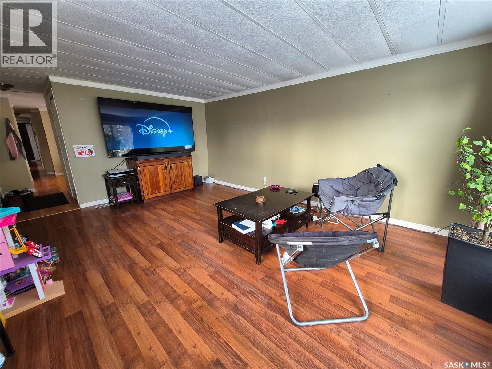 129 17th Street Ne, Weyburn, Saskatchewan  S4H 2N3 - Photo 8 - SK027625