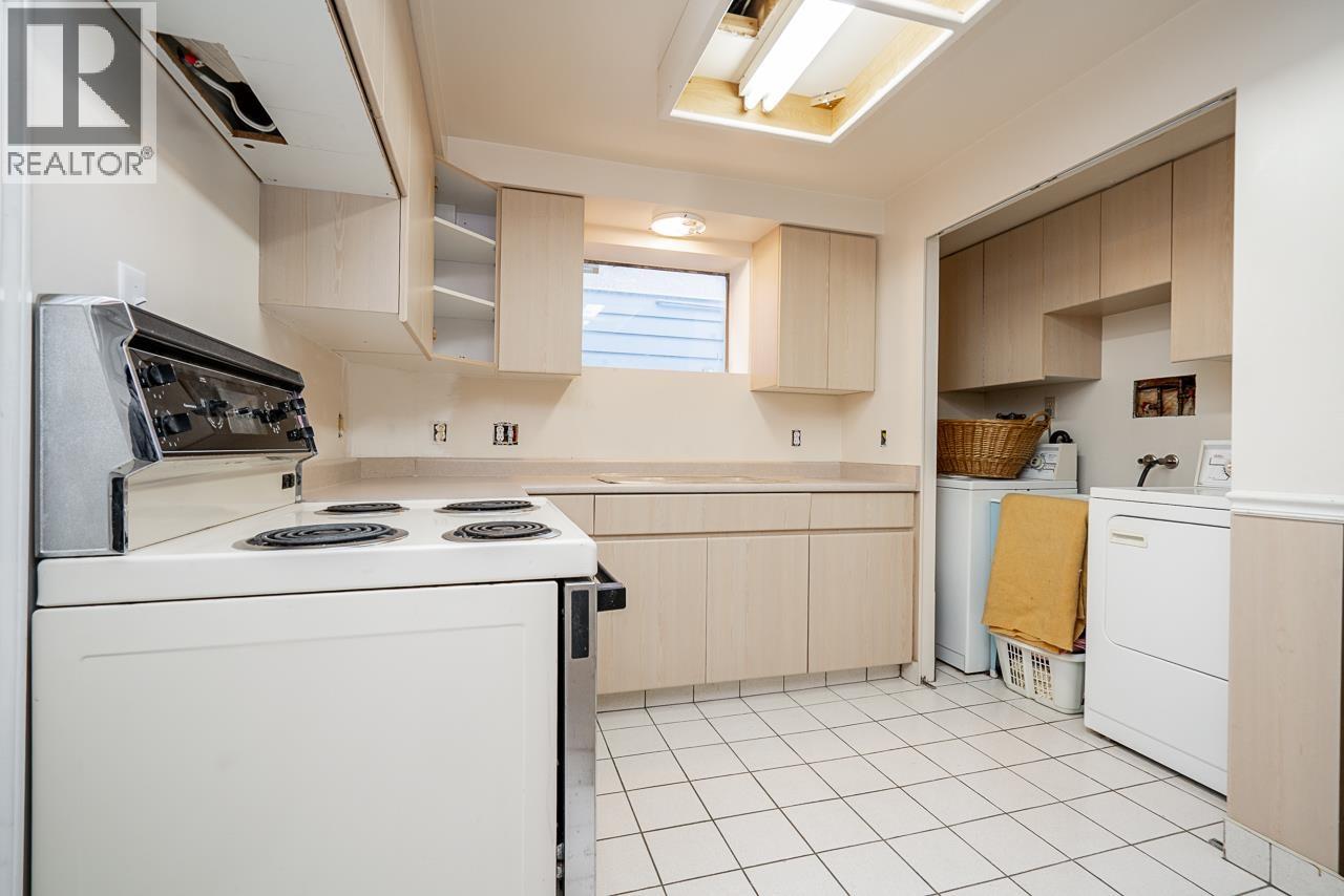 Listing Picture 22 of 40 : 2655 E 53 AVENUE, Vancouver / 溫哥華 - 魯藝地產 Yvonne Lu Group - MLS Medallion Club Member