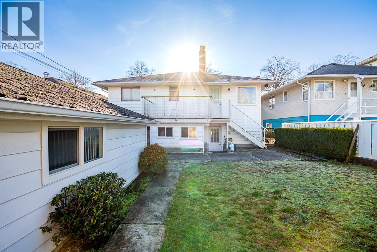 Listing Picture 33 of 40 : 2655 E 53 AVENUE, Vancouver / 溫哥華 - 魯藝地產 Yvonne Lu Group - MLS Medallion Club Member