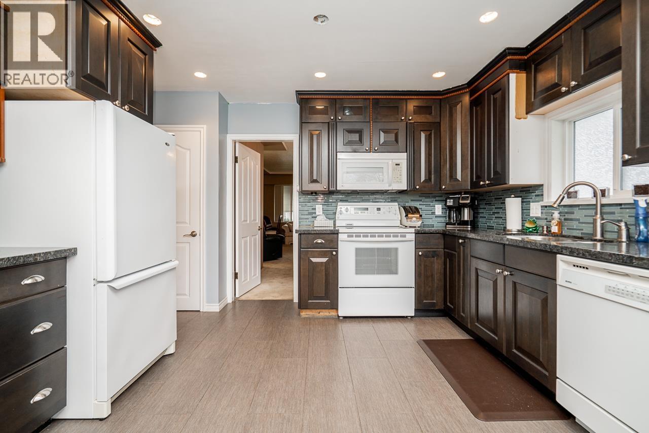 Listing Picture 10 of 40 : 2655 E 53 AVENUE, Vancouver / 溫哥華 - 魯藝地產 Yvonne Lu Group - MLS Medallion Club Member