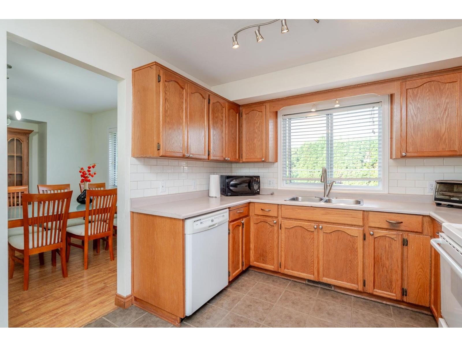 6051 Glenroy Drive, Sardis South, Chilliwack, British Columbia  V2R 2H8 - Photo 16 - R3084541