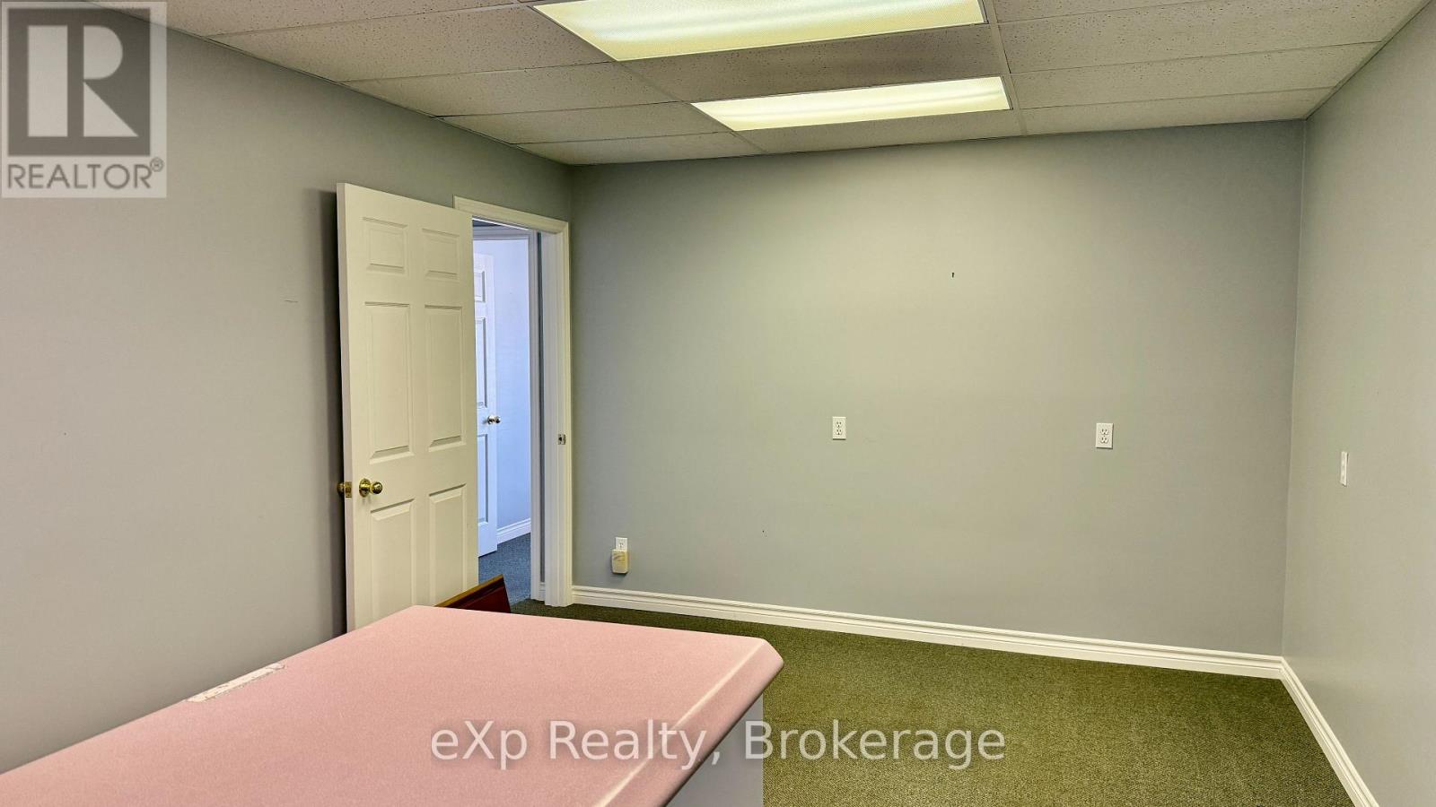 414 10th Street, Hanover, Ontario N4N 1P6 - Photo 11 - X12740246