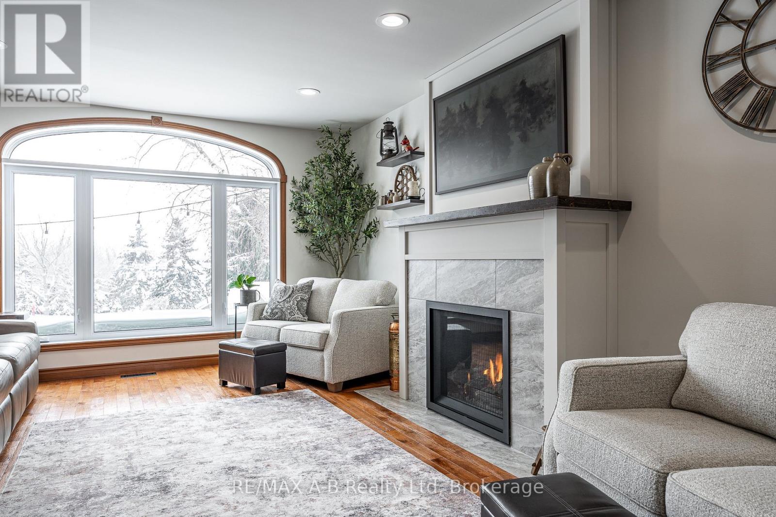 197 Boyce Street, Perth South, Ontario  N0K 1X0 - Photo 11 - X12740328