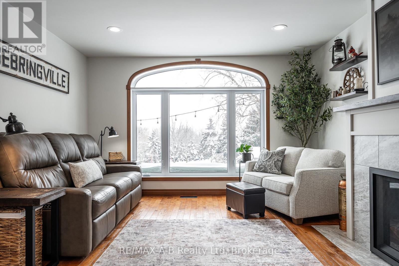 197 Boyce Street, Perth South, Ontario  N0K 1X0 - Photo 12 - X12740328