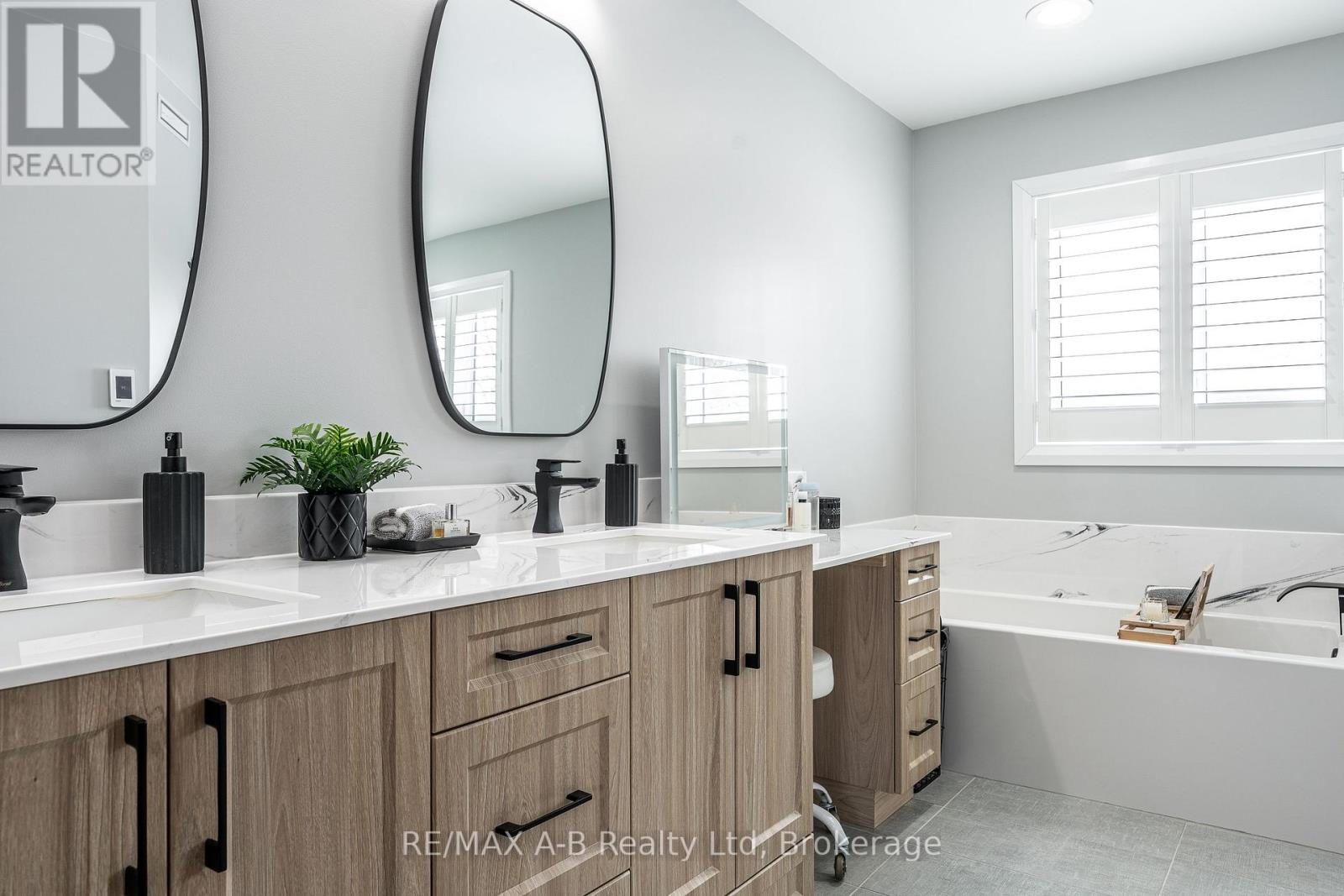 197 Boyce Street, Perth South, Ontario  N0K 1X0 - Photo 27 - X12740328