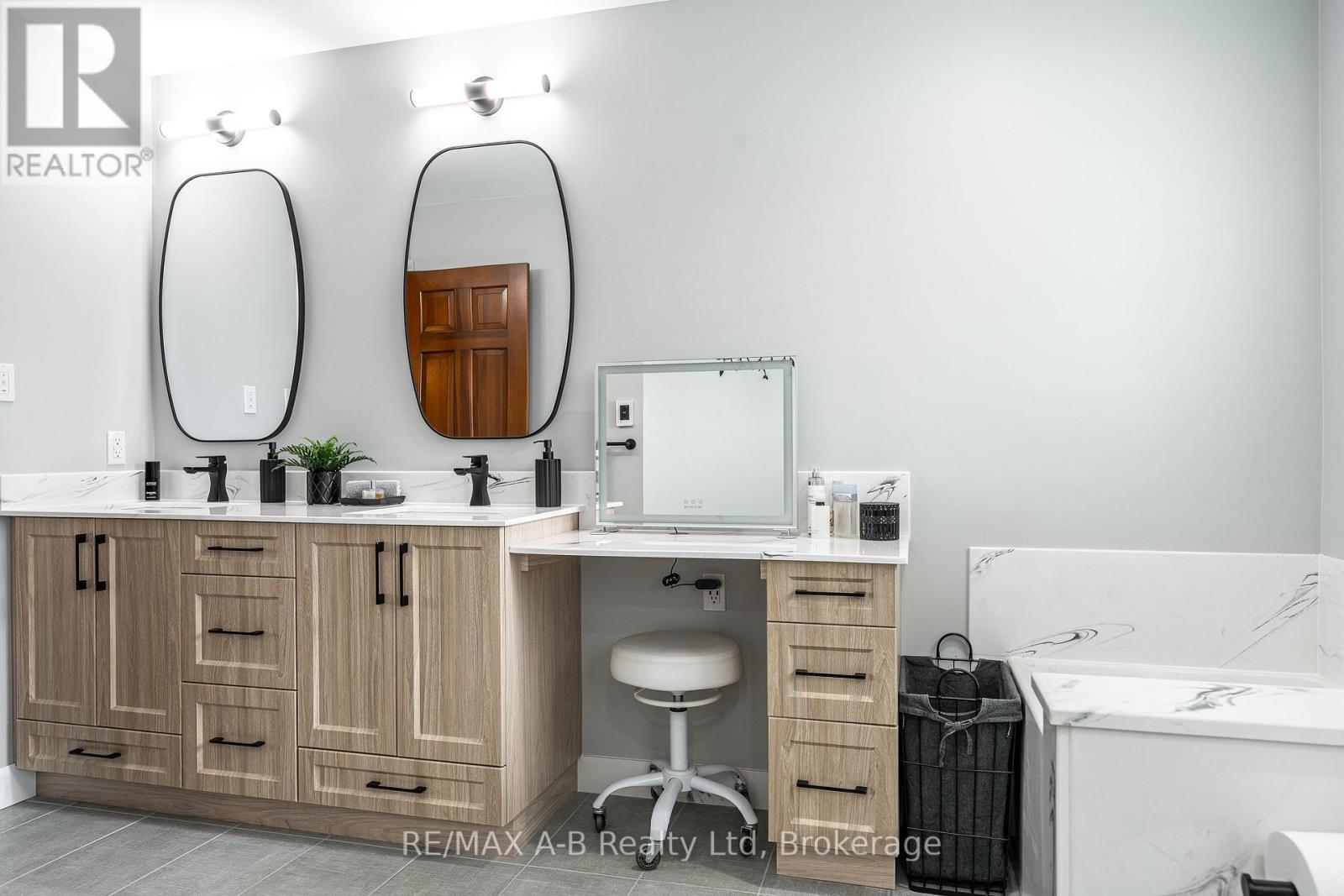 197 Boyce Street, Perth South, Ontario  N0K 1X0 - Photo 28 - X12740328