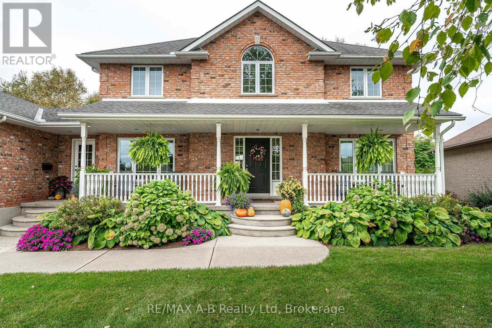 197 Boyce Street, Perth South, Ontario  N0K 1X0 - Photo 3 - X12740328