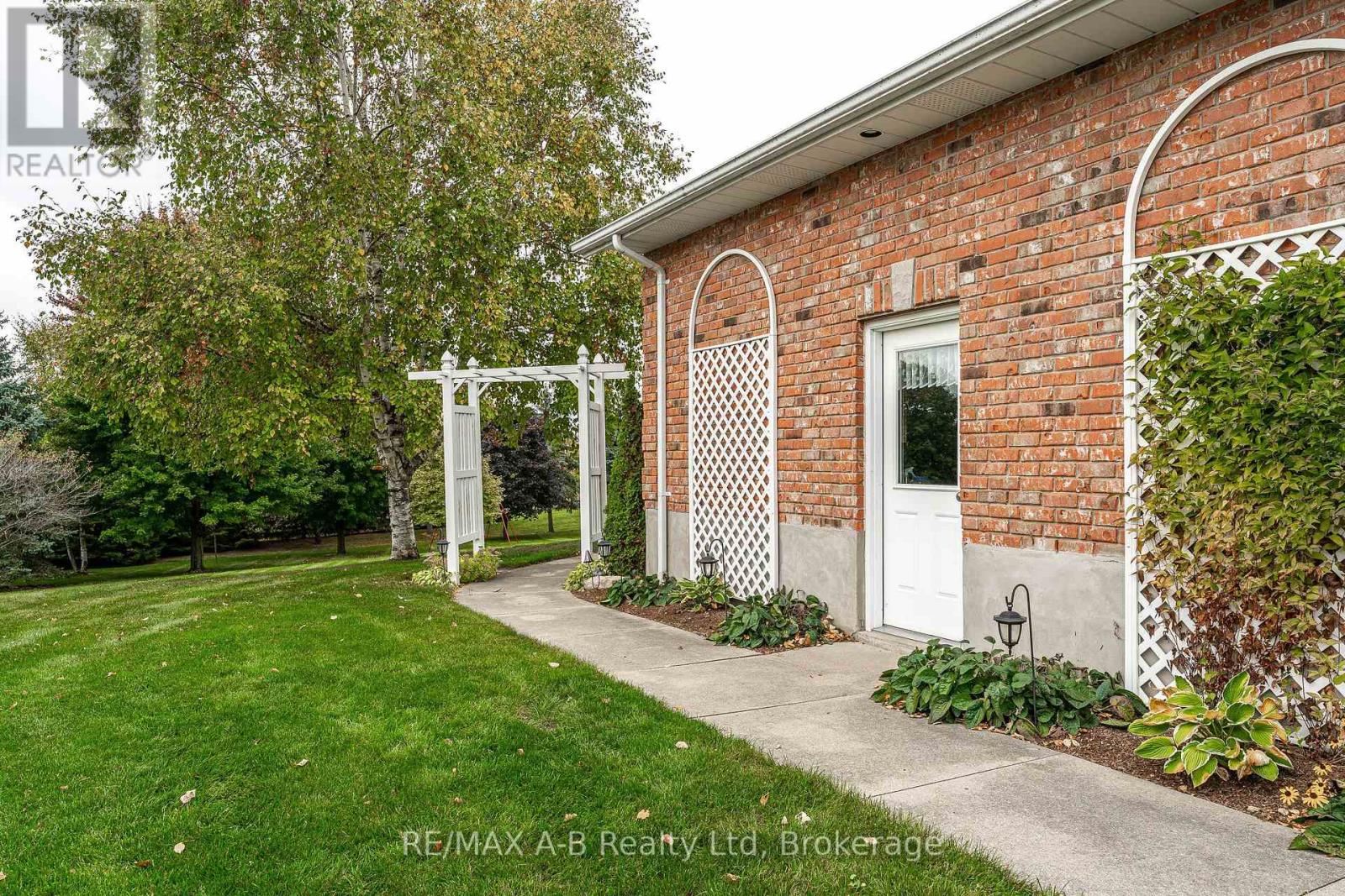 197 Boyce Street, Perth South, Ontario  N0K 1X0 - Photo 34 - X12740328