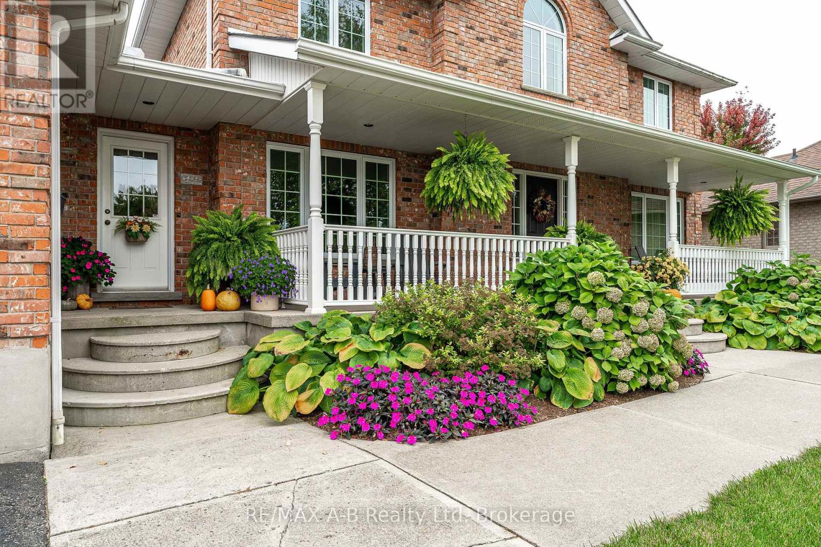197 Boyce Street, Perth South, Ontario  N0K 1X0 - Photo 4 - X12740328