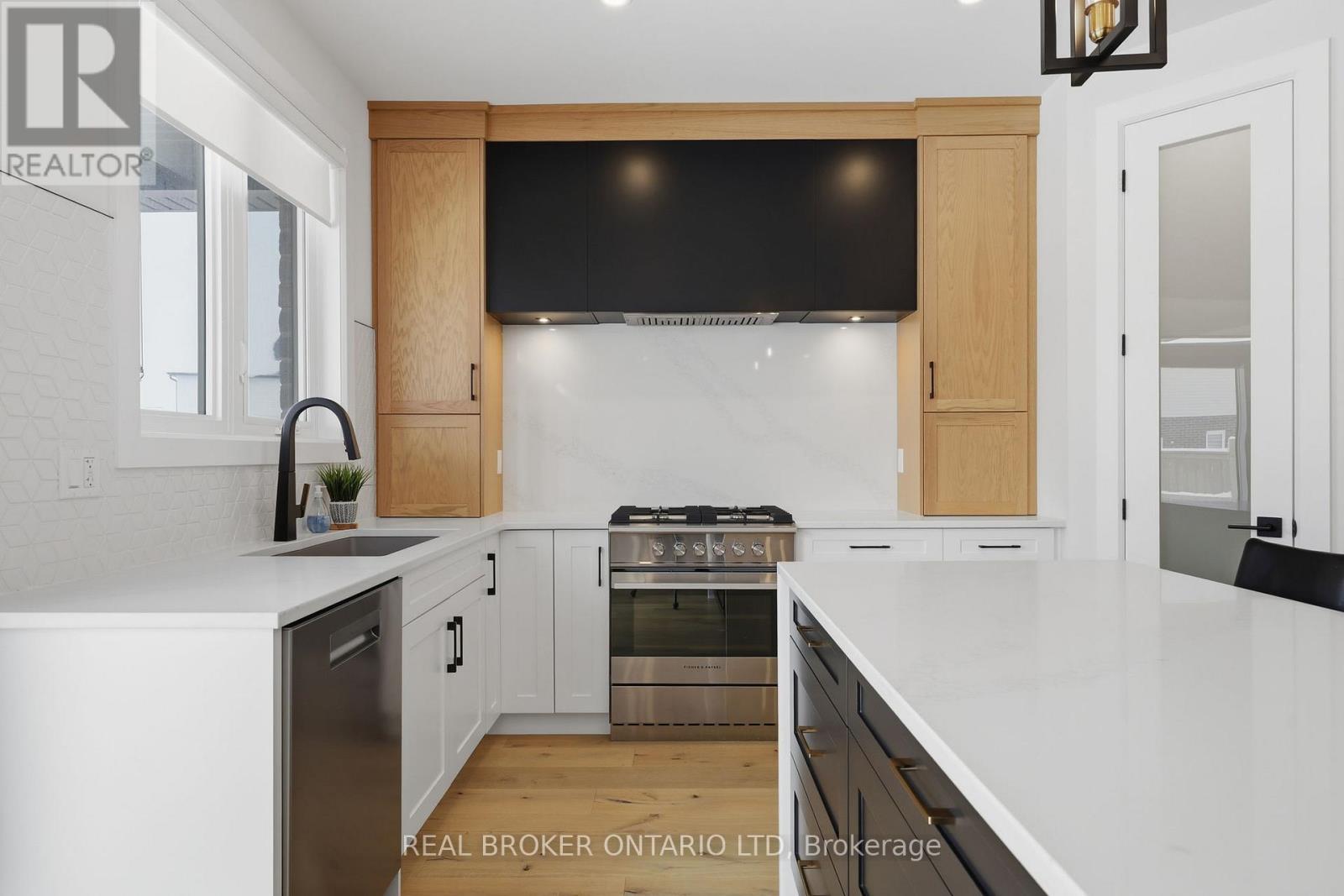 1600 Medway Park Drive, London North, Ontario  N6G 3W1 - Photo 4 - X12740378