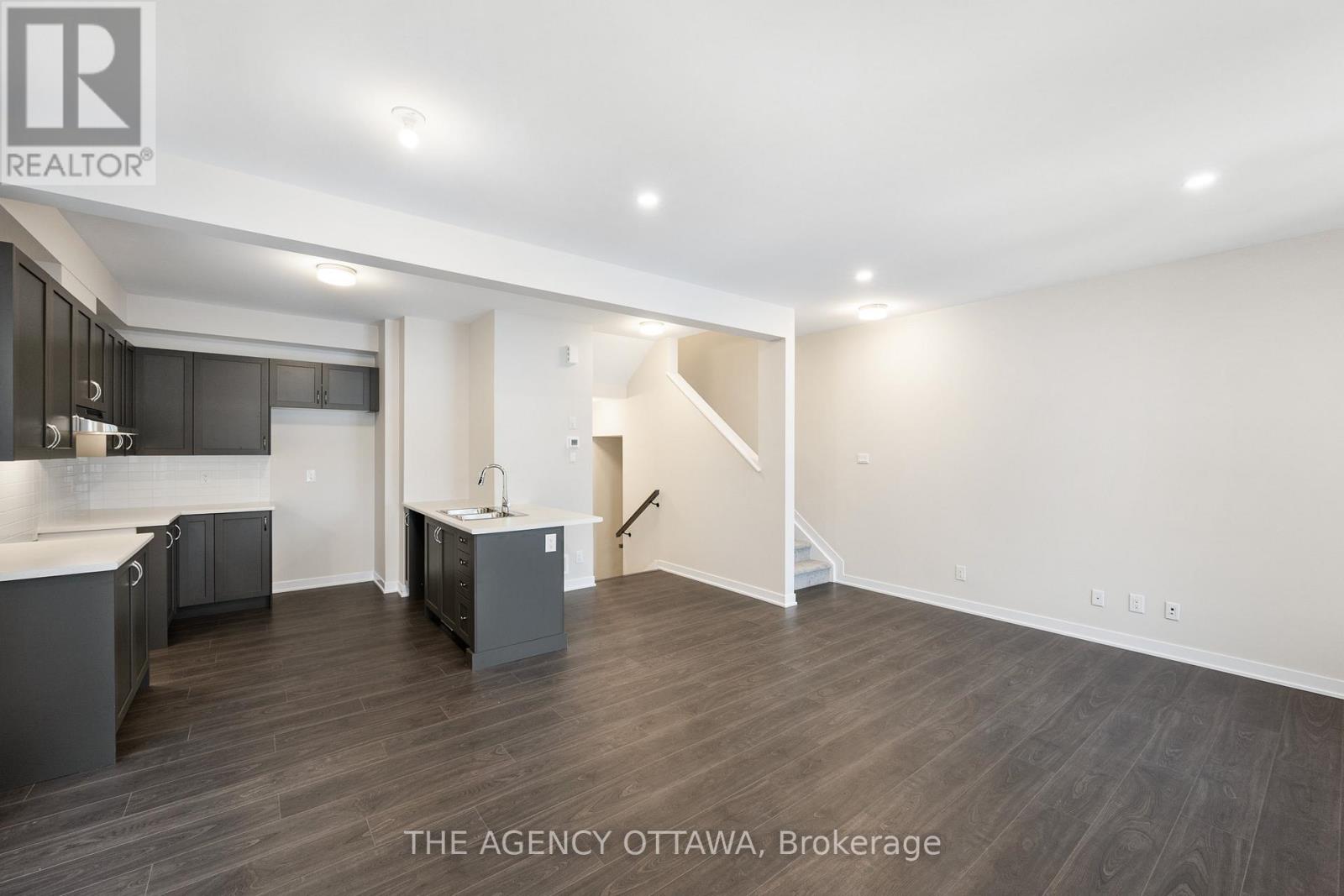 112 Ryan Reynolds Way, Ottawa, Ontario K4A 5T4 - Photo 10 - X12740364