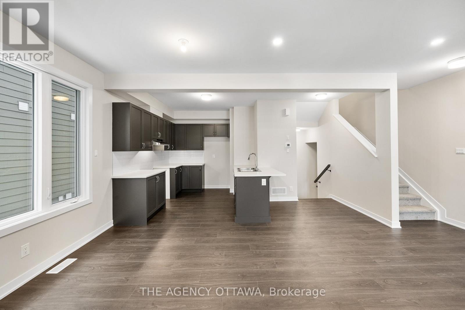 112 Ryan Reynolds Way, Ottawa, Ontario K4A 5T4 - Photo 4 - X12740364