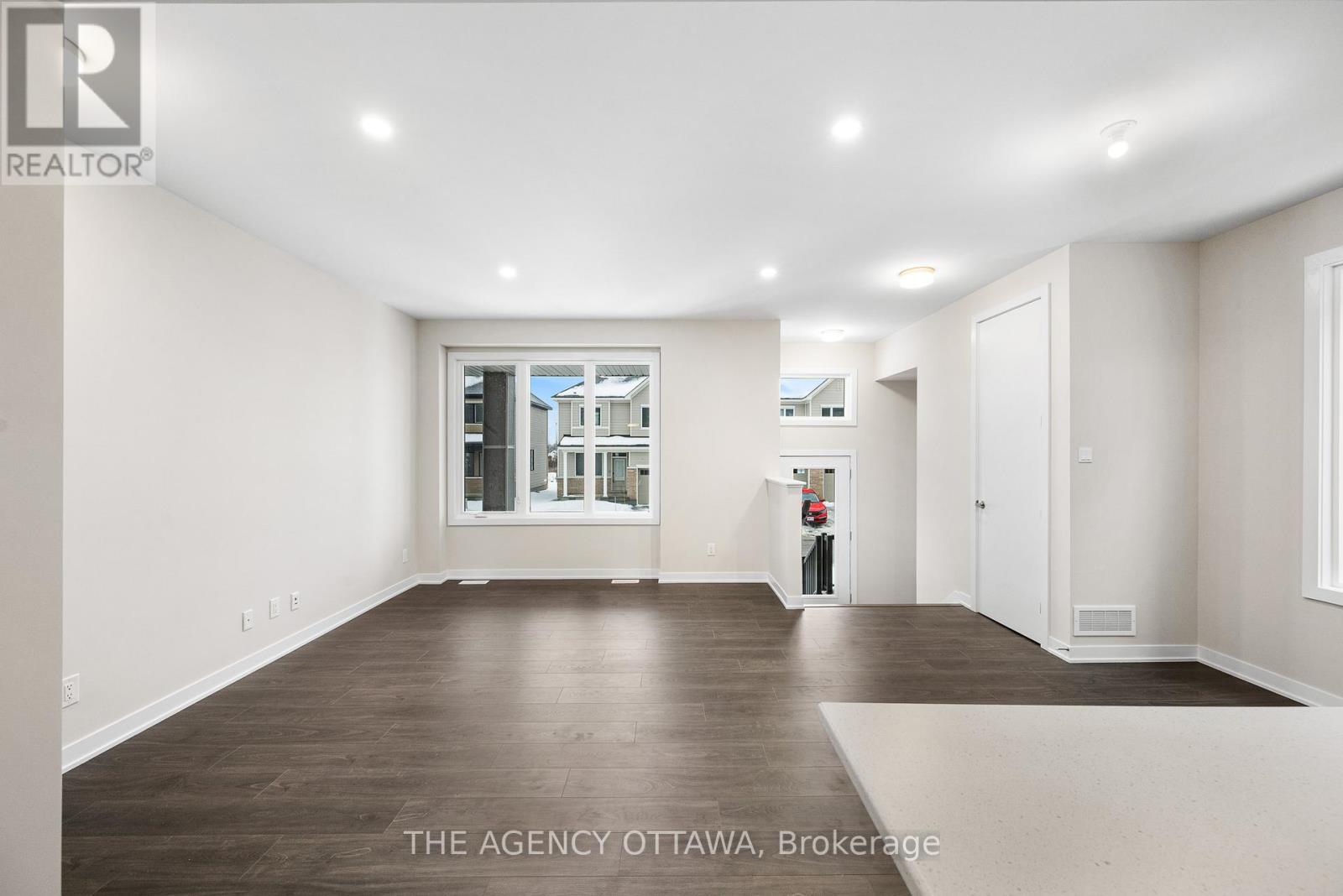 112 Ryan Reynolds Way, Ottawa, Ontario K4A 5T4 - Photo 8 - X12740364