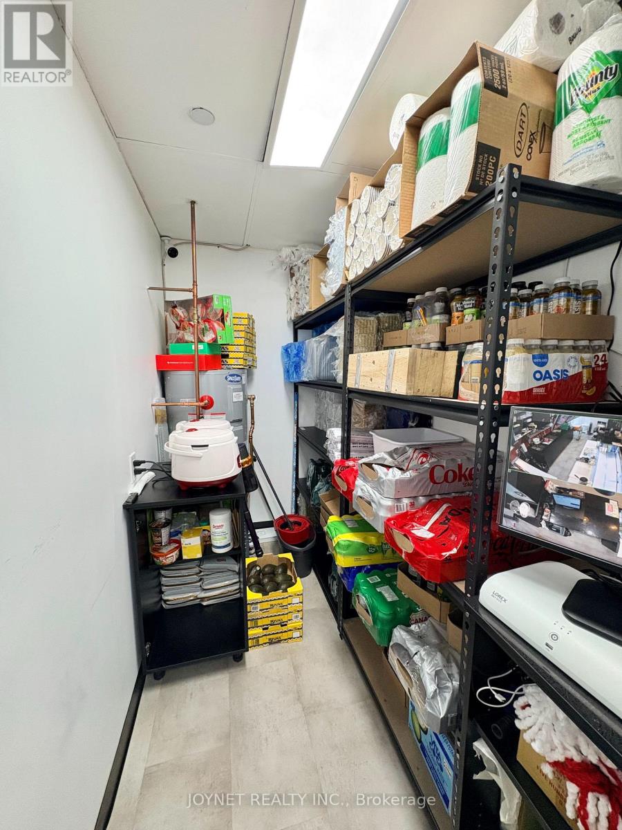 399 Bathurst Street, Toronto, Ontario  M5T 2S8 - Photo 3 - C12740336