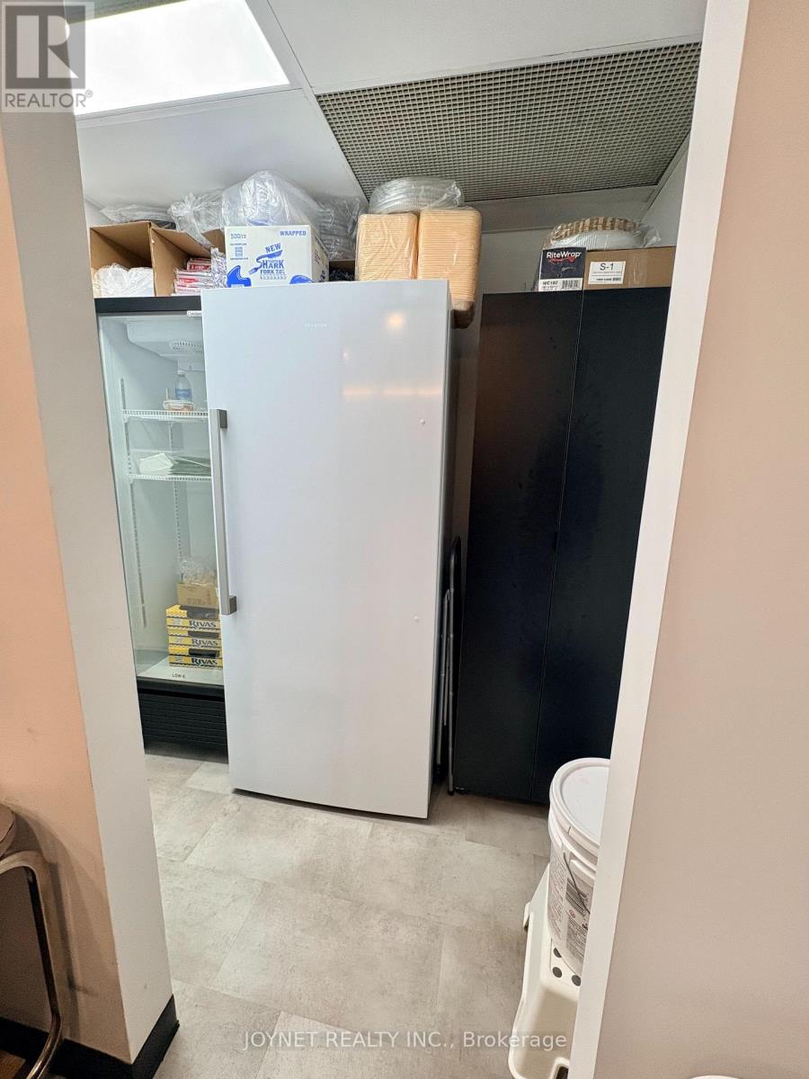 399 Bathurst Street, Toronto, Ontario  M5T 2S8 - Photo 4 - C12740336