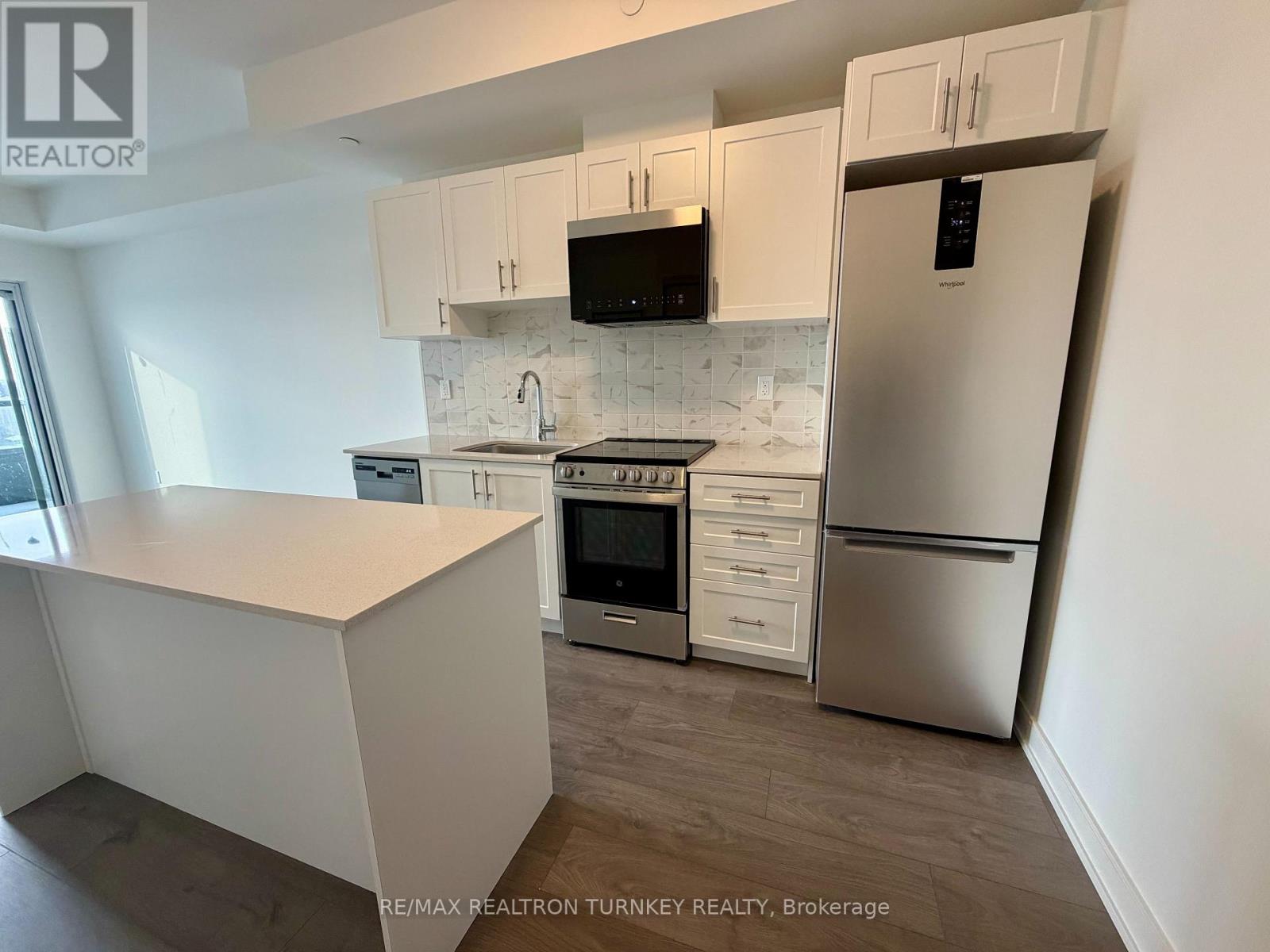 1311 - 705 Davis Drive, Newmarket, Ontario  L3Y 0J1 - Photo 2 - N12740368