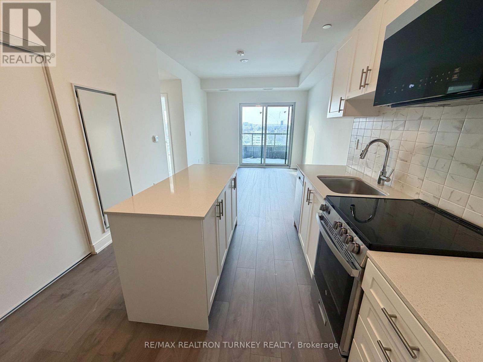 1311 - 705 Davis Drive, Newmarket, Ontario  L3Y 0J1 - Photo 3 - N12740368