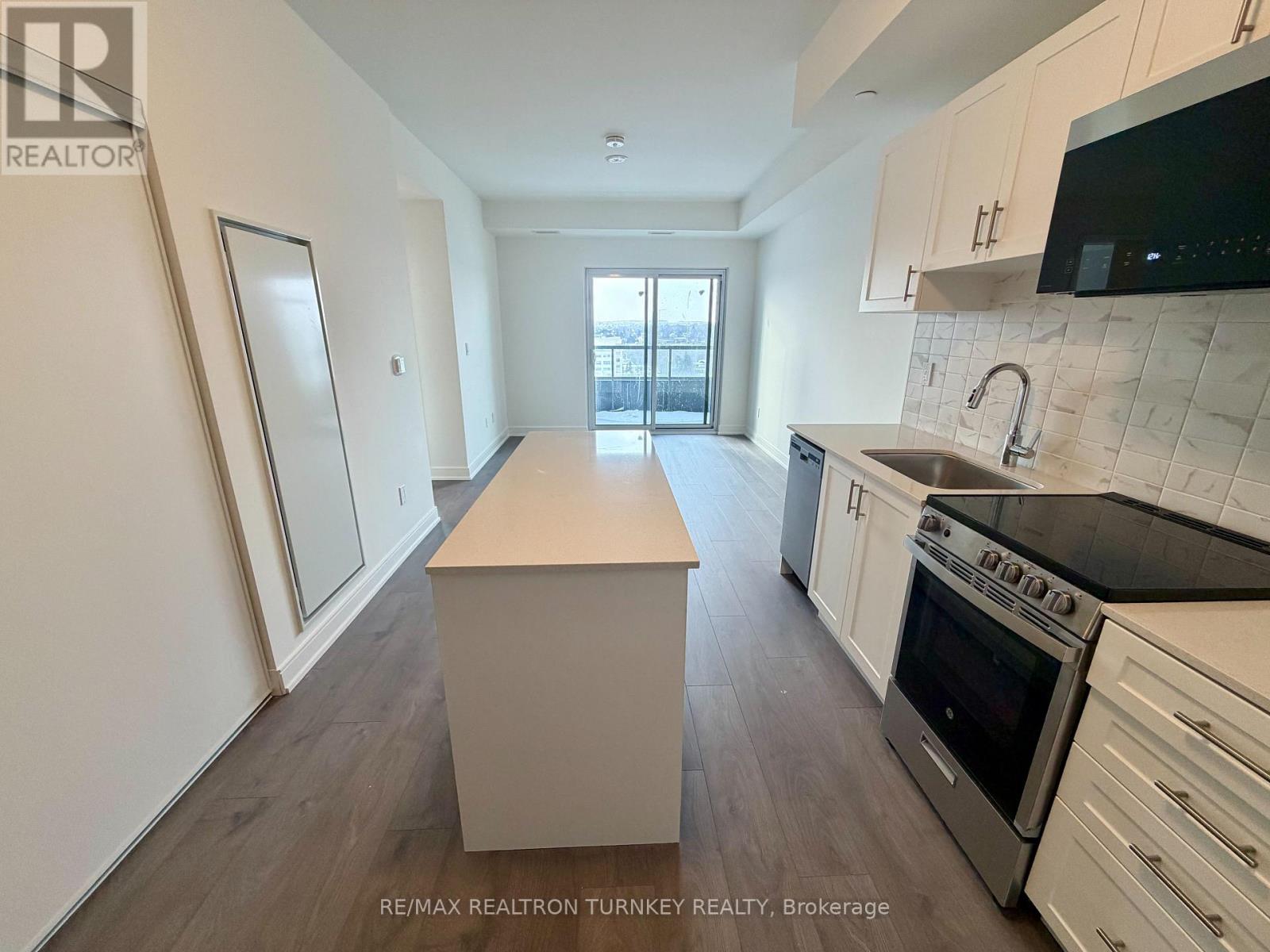 1311 - 705 Davis Drive, Newmarket, Ontario  L3Y 0J1 - Photo 4 - N12740368