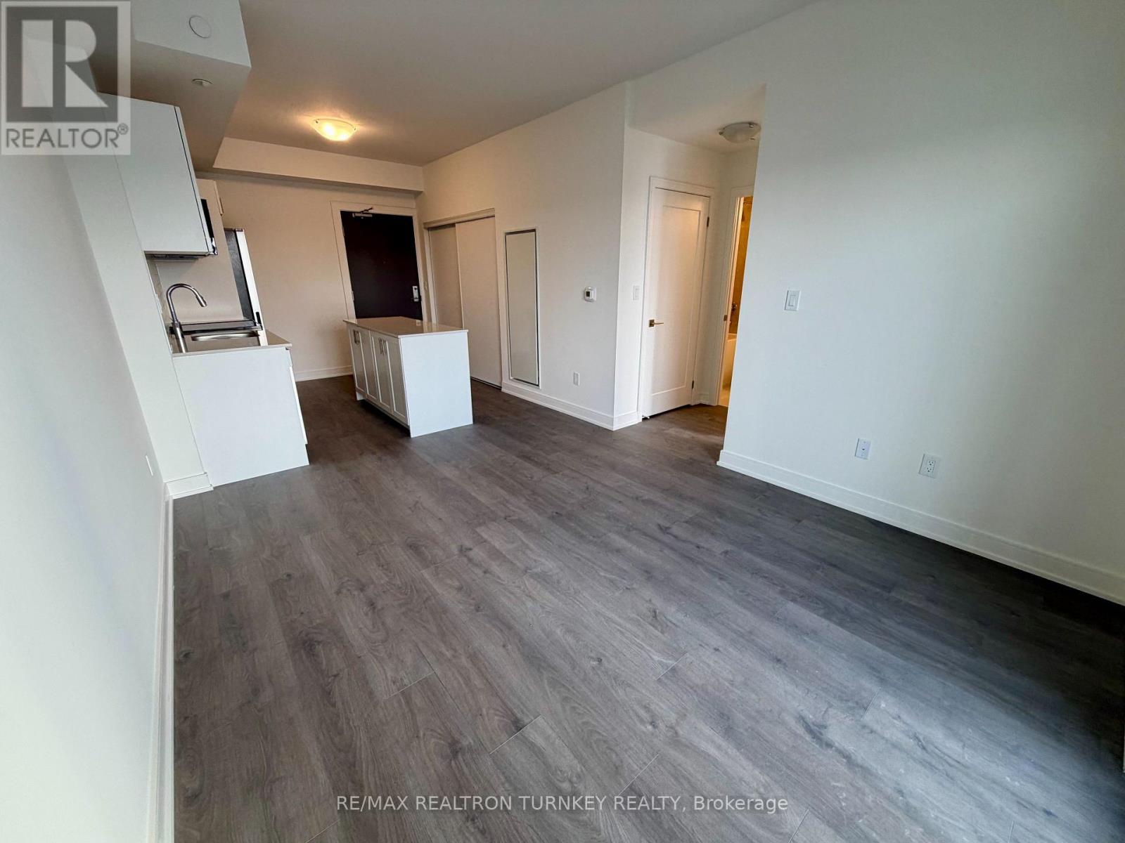 1311 - 705 Davis Drive, Newmarket, Ontario  L3Y 0J1 - Photo 5 - N12740368