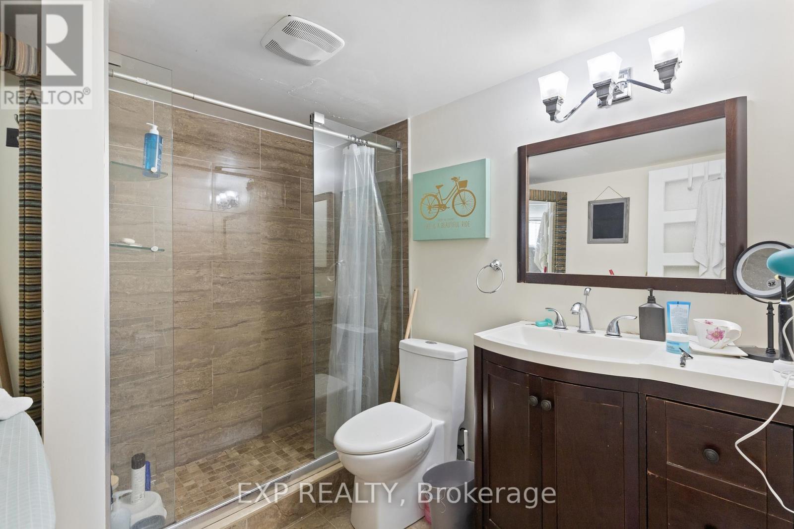 707 - 25 Fairview Road W, Mississauga, Ontario  L5B 3Y8 - Photo 11 - W12401425