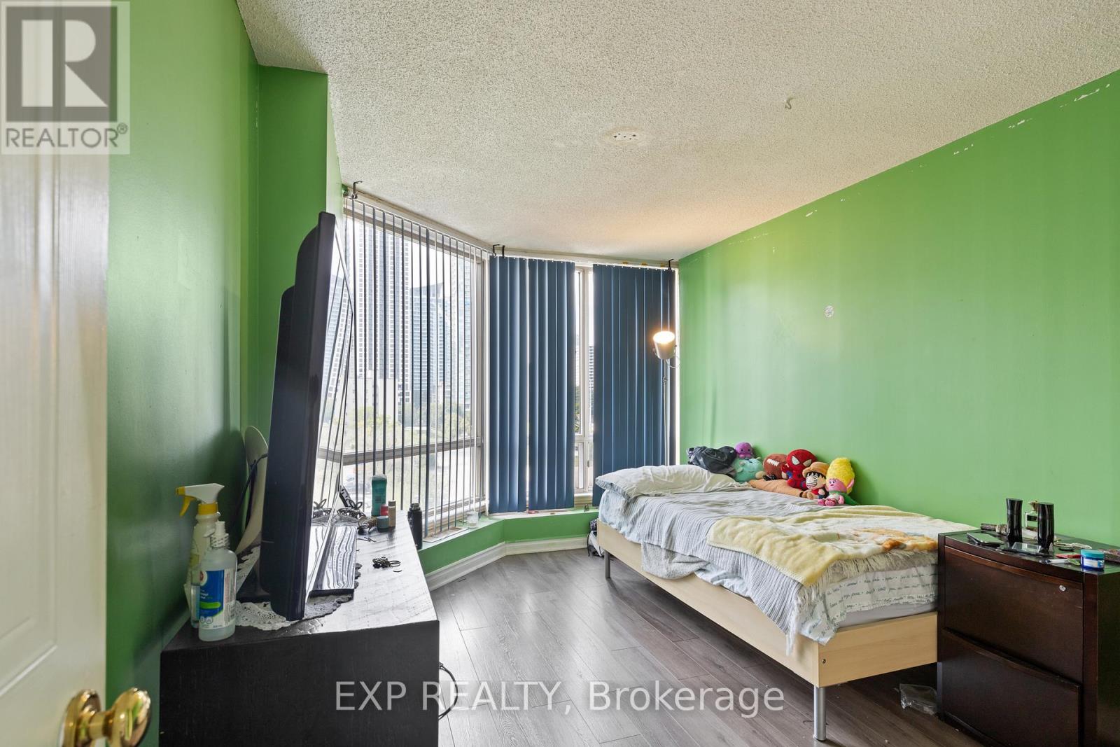 707 - 25 Fairview Road W, Mississauga, Ontario  L5B 3Y8 - Photo 8 - W12401425