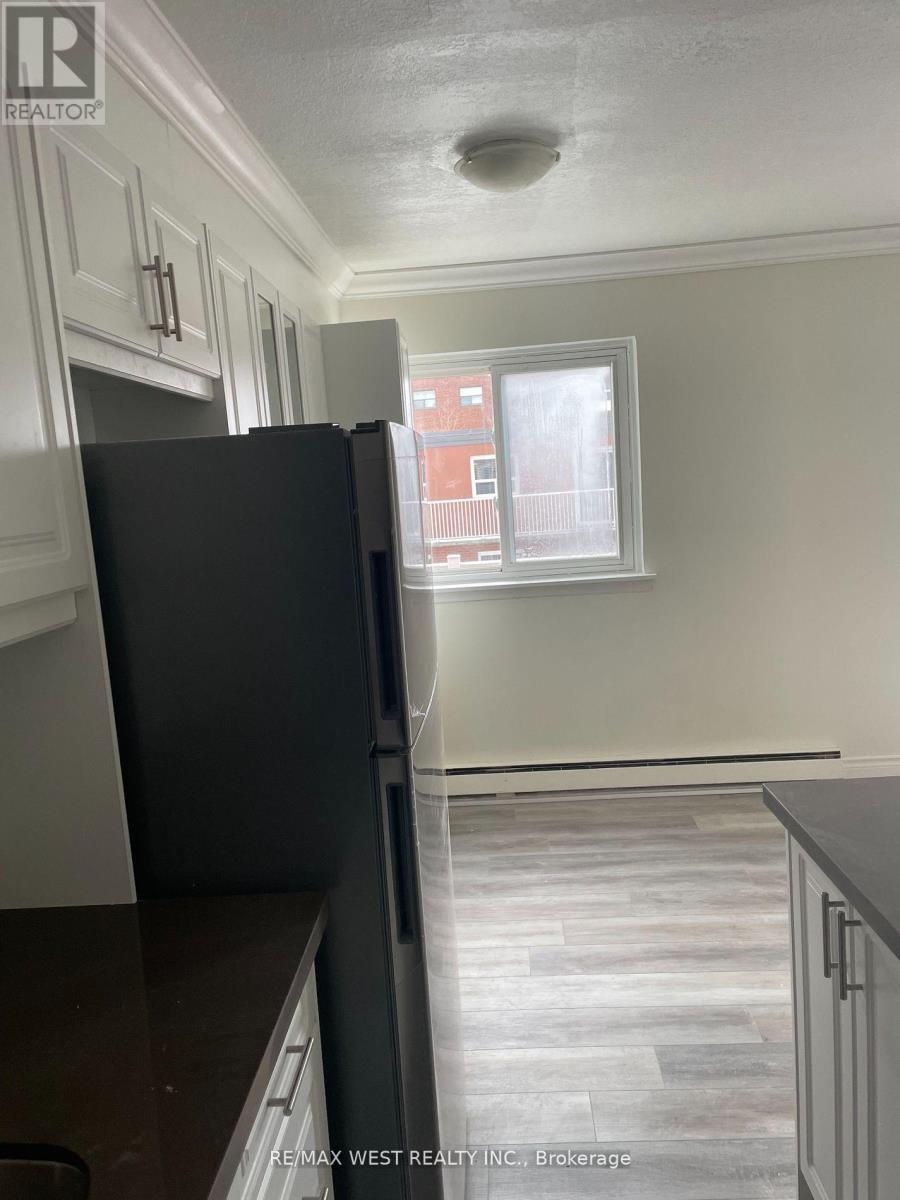 306 - 2365 Marine Drive, Oakville, Ontario  L6L 1C5 - Photo 10 - W12740202