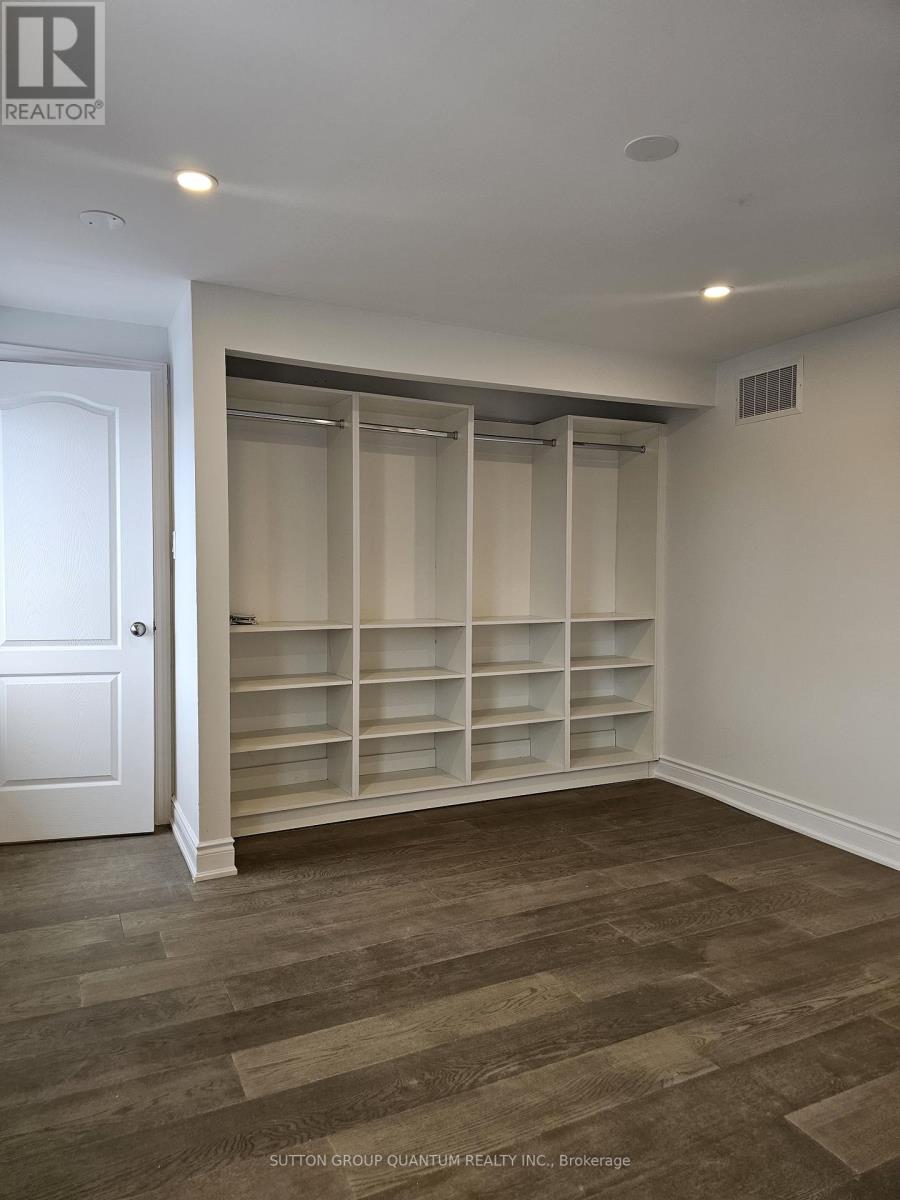 2084 Hunt Crescent, Burlington, Ontario  L7M 2N9 - Photo 10 - W12740220