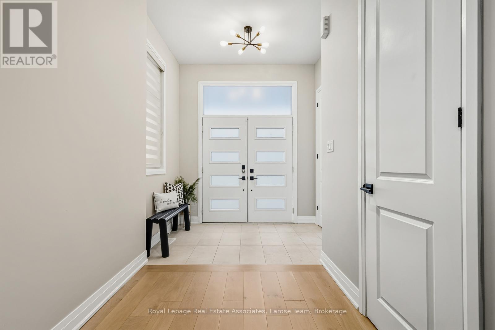 1464 Varelas Passage, Oakville, Ontario  L6H 3S3 - Photo 3 - W12740232