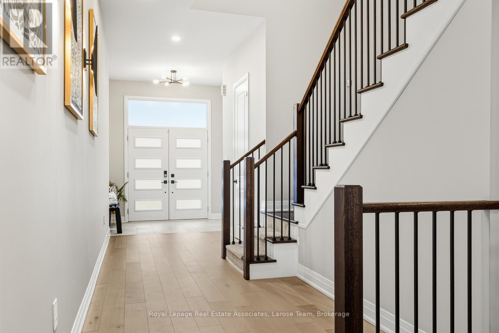 1464 Varelas Passage, Oakville, Ontario  L6H 3S3 - Photo 4 - W12740232